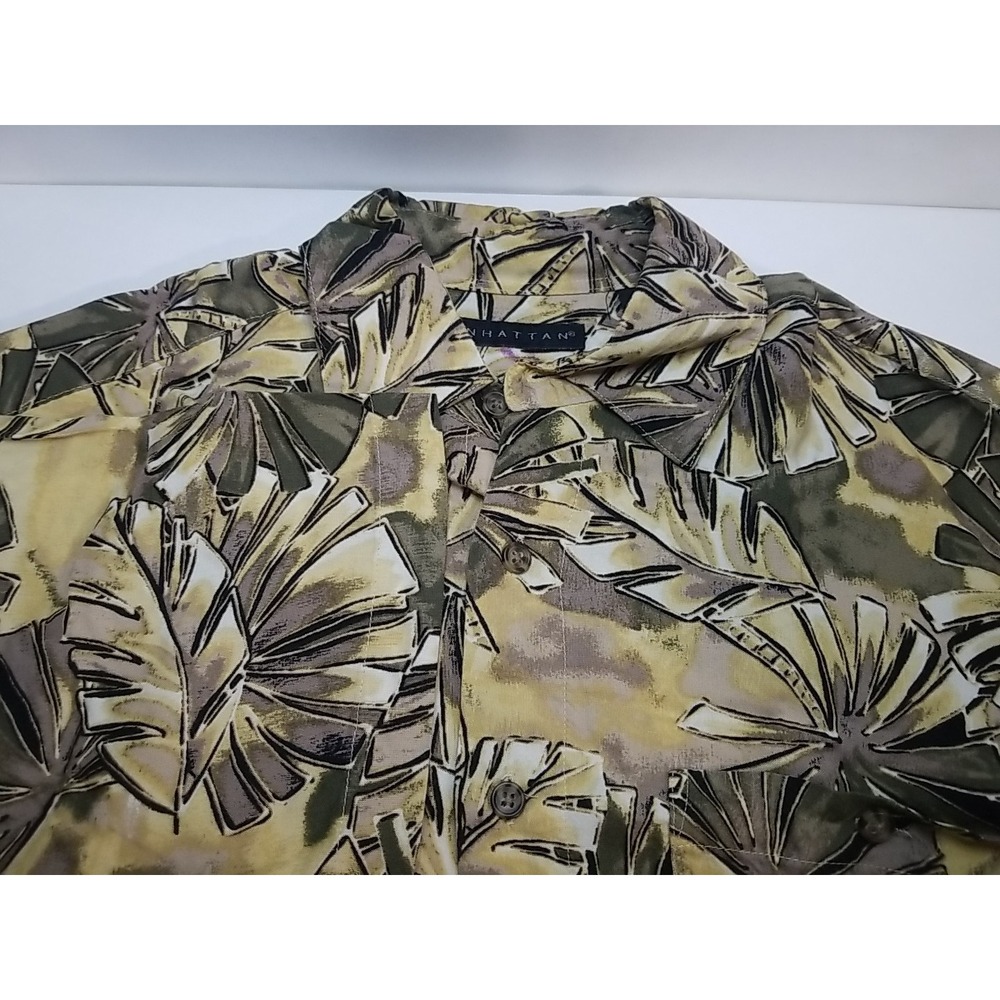 Manhattan Mens Hawaiian Short Sleeve Button Up Shirt Small Floral Rayon